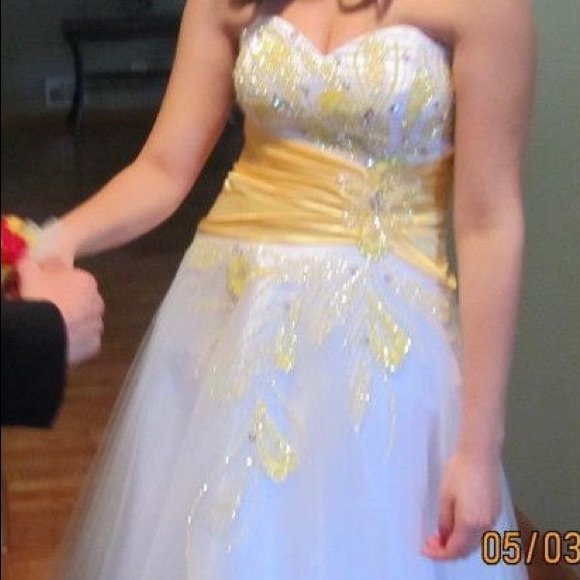 Dresses & Skirts - ** White dress with yellow accents